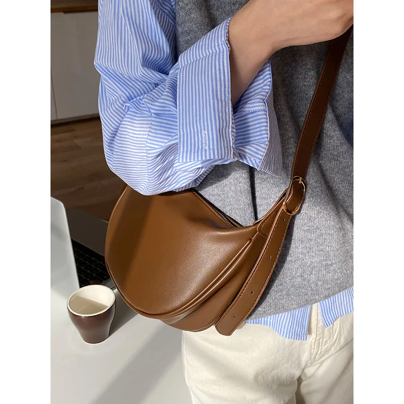 Retro Commuter Crossbody Chest Bag Women New Fashion Soft PU Half Moon Bags French Large Capacity Versatile Shoulder Bags