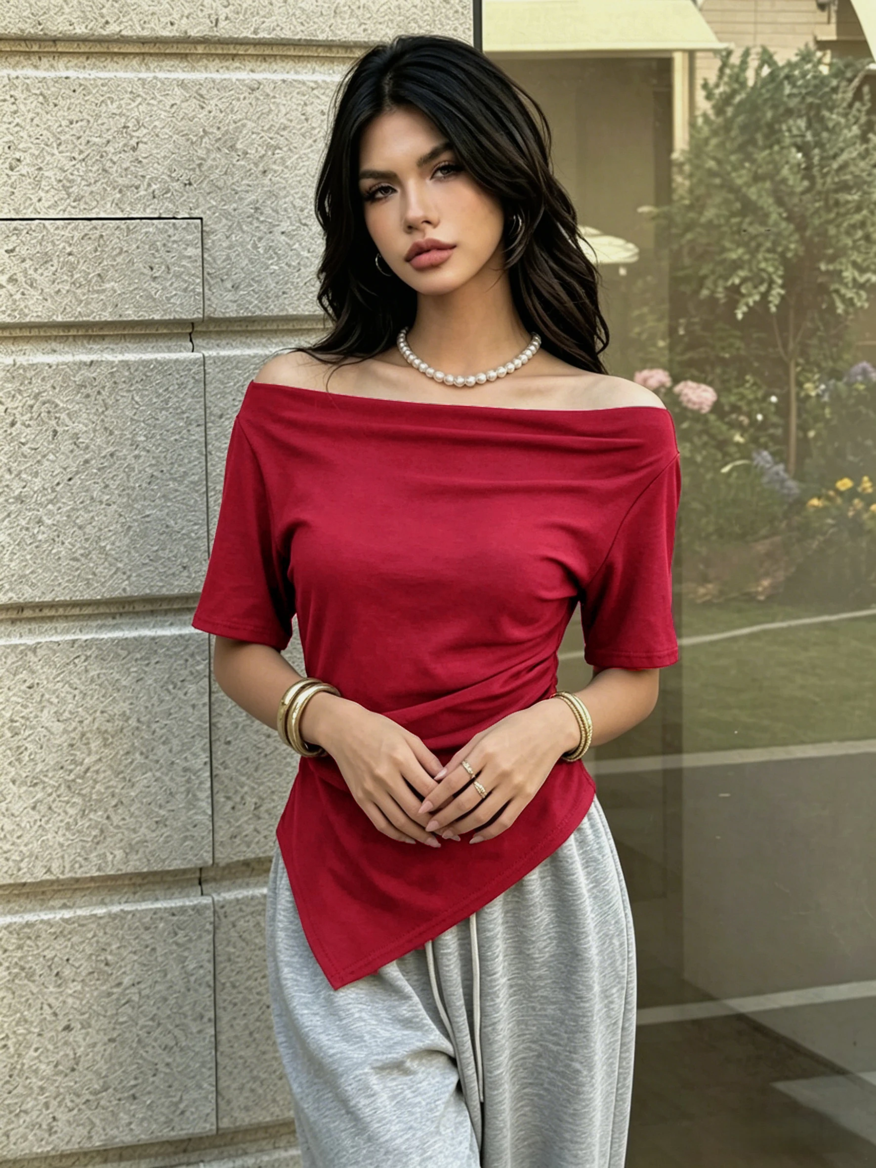 Damen-Top mit freiem Schulterbereich, kurzen Ärmeln, überkreuzter Raffung an der Taille, asymmetrischem Saum, figurbetontem Schnitt, im Y2K-Stil, sexy, für Weihnachten, Feiertage, Partys und Freizeit, T-Shirt. – Detail 5