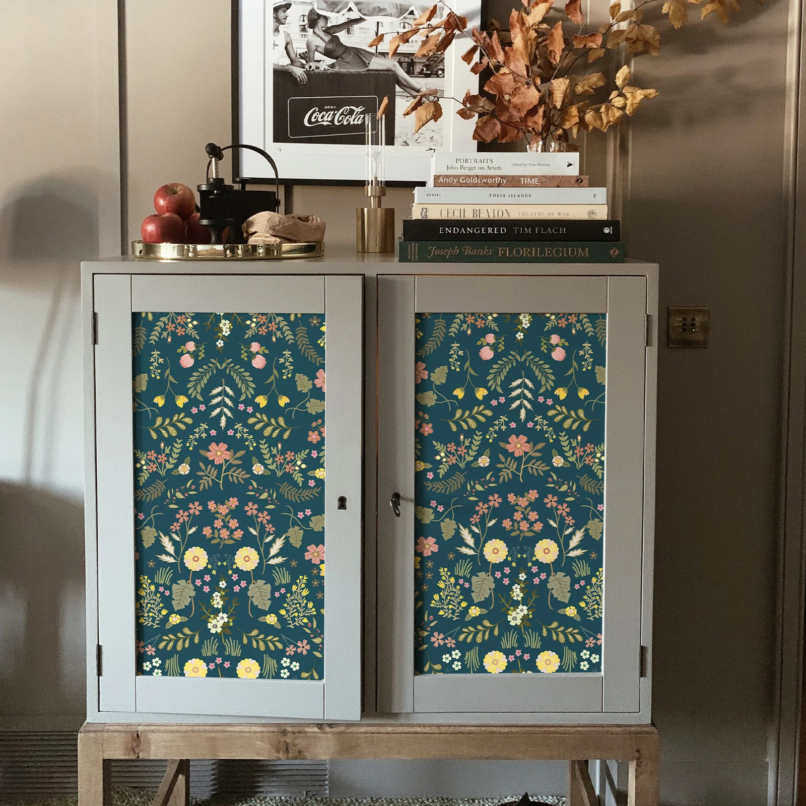 

Classic Floral Wallpaper Self-Adhesive Detachable PVC Waterproof Wallpapers Peel For Kitchen Bedroom Cabinet Home Decoration