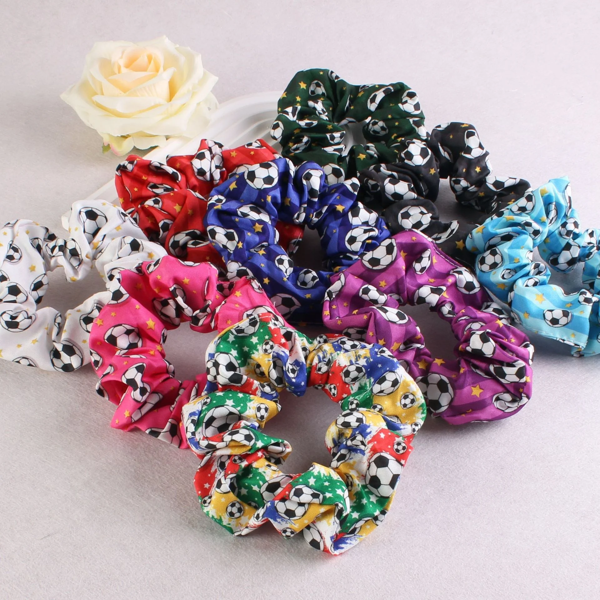 1個入り 新品 クロスボーダー サッカープリント シュシュ、マルチカラー ゴムヘアタイ、ポニーテールに最適、ヘアアクセサリー卸売