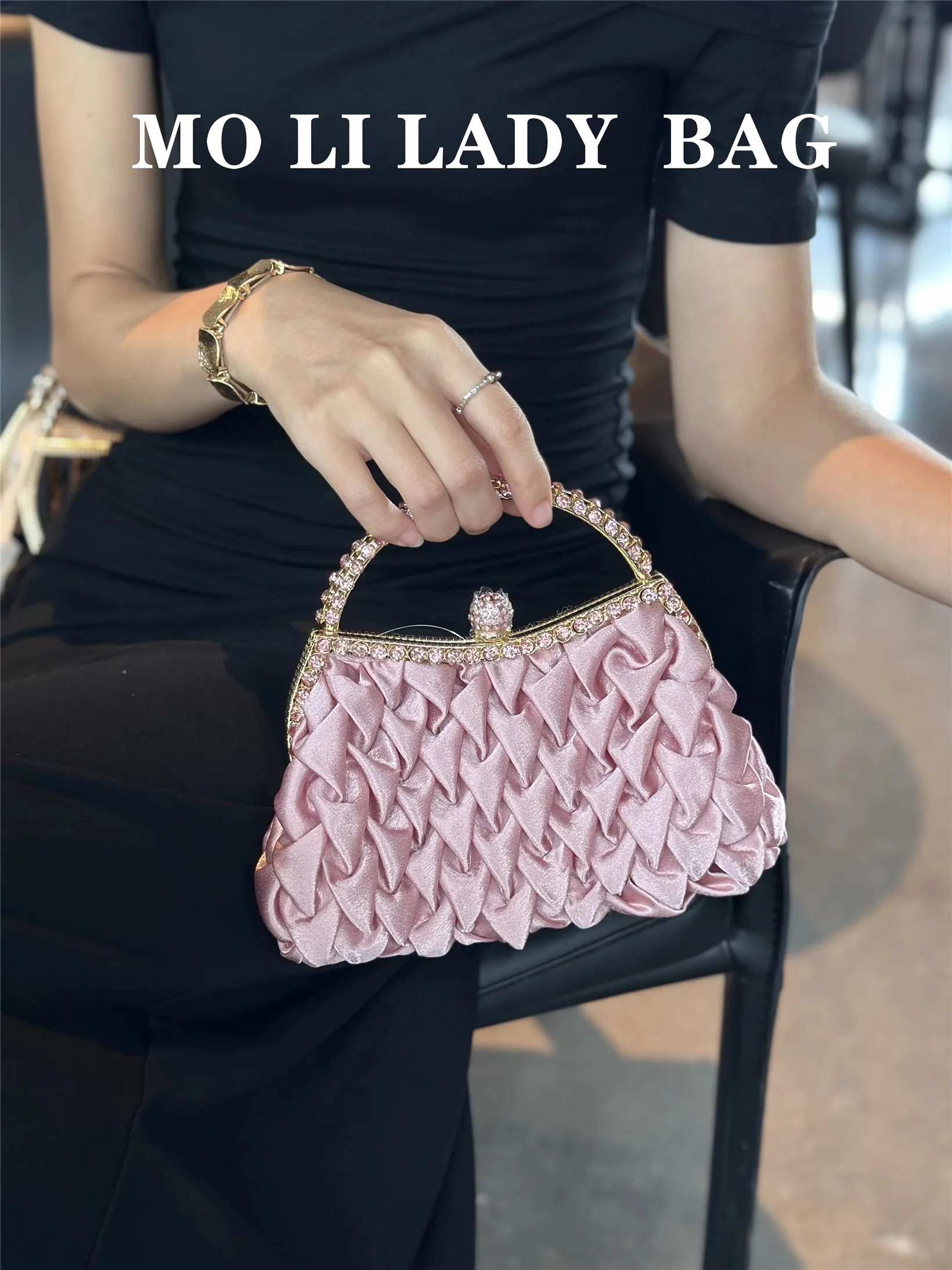 

Glitter Shiny Diamond Handheld Women Handbag Luxury Satin Pleated Evening Bag Wedding Party Clutch Purse Exquisite Banquet Bag