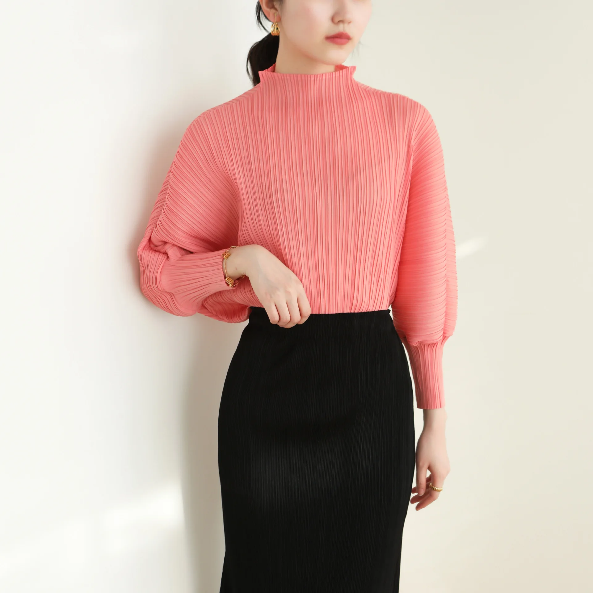 Miyake plissado meia gola alta lanterna manga topos feminino causal moda coreana camiseta