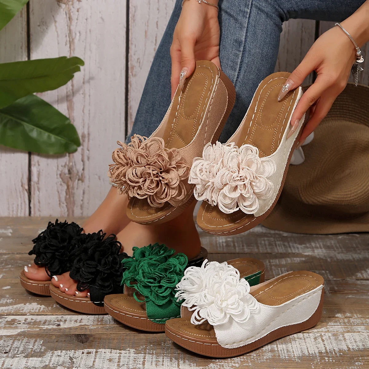 

2025 New Summer Women Wedges Slippers Outdoor High Heels Shoes Women Fashion Flower Slippers Beach Platform Sandals Slides Women