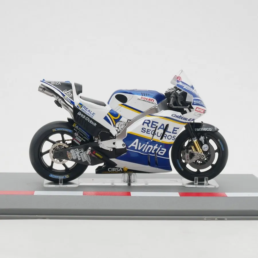 Diecast Ixo 1:18 Scale Moto GP 2017 Ducati Desmosedici GP15 Alloy Car Model view 3