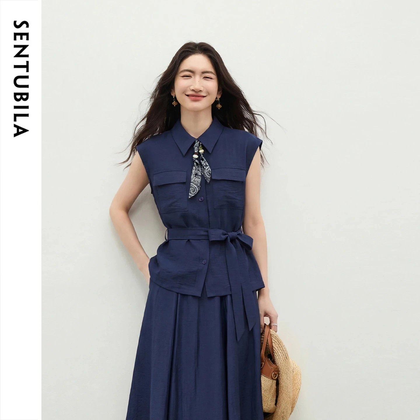 

SENTUBILA Women's Office Sleeveless Shirt Fashion Lapel Collar Print Scarf Symmetric Pocket Tie Waist Straight Blouse 162CA5867