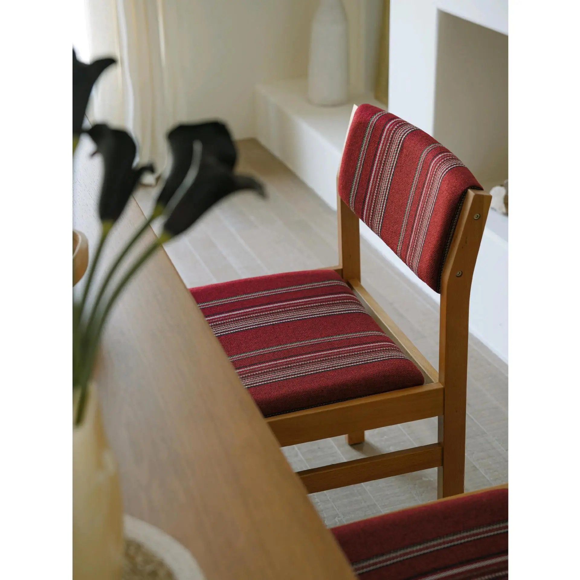 

Solid wood medieval retro style dining chair designer homestay home single backrest chair