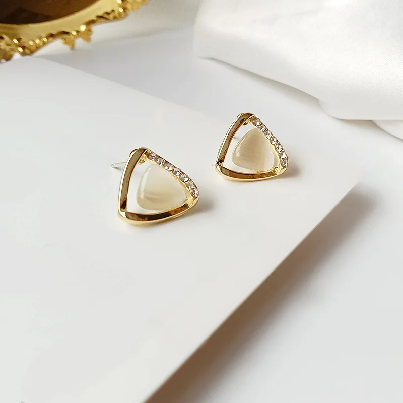 2024 Korean Fashion Earrings for Women Triangular Geometric Opal Earrings Simple Crystal Statement Wedding Party Jewelry Gifts