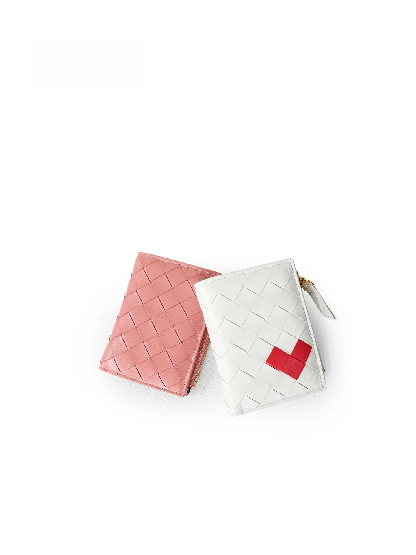 portefeuille-compact-en-cuir-tresse-avec-fermeture-eclair-motif-cœur-couleur-blanche-accessoires-de-mode-jeunesse-nouvelle-collection-ete-2026-bird