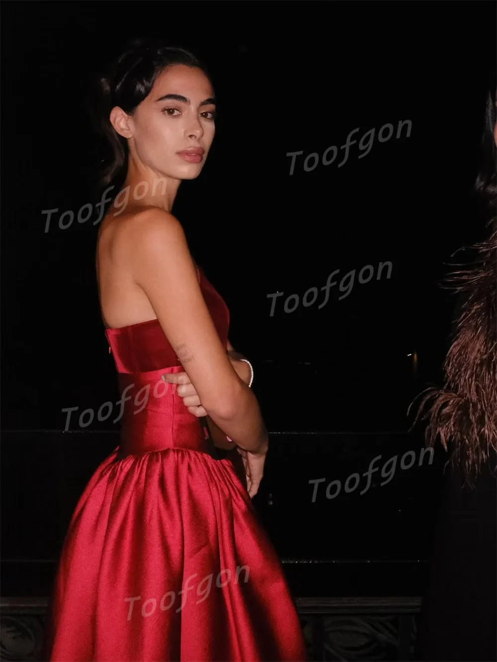 Toofgon الأحمر المخملية الساتان مخصص ألف خط ثوب مسائي المرأة حفلة رسمية فساتين لحضور الحفلات الموسيقية بدون حمالات بلا أكمام فستان عيد ميلاد 2026 #6