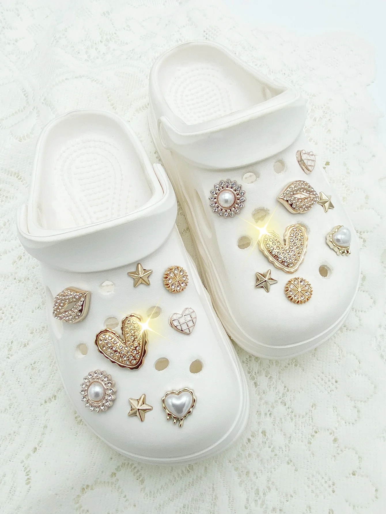 16 piezas de dijes para zapatos de ABS con diamantes de imitación, diseño de corazón y labios, versátiles y removibles, para manualidades. Decoraciones Perfectas para Sandalias de Jardín, para Exteriores