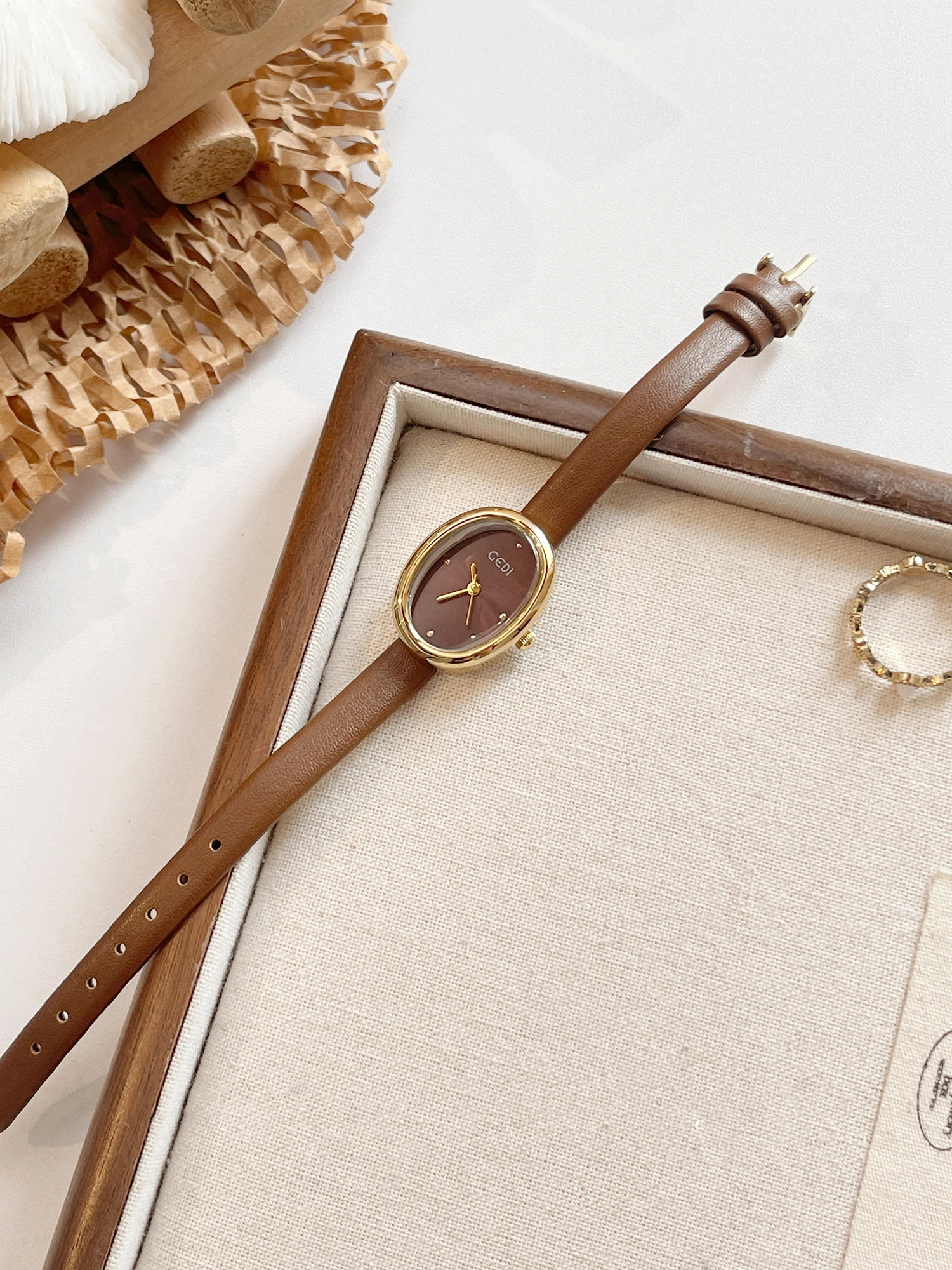 Elegant Luxury Leather Strap Watches for Women Water-Resistant Quartz Timepiece with Small Oval Dial Perfect Gift for Ladies