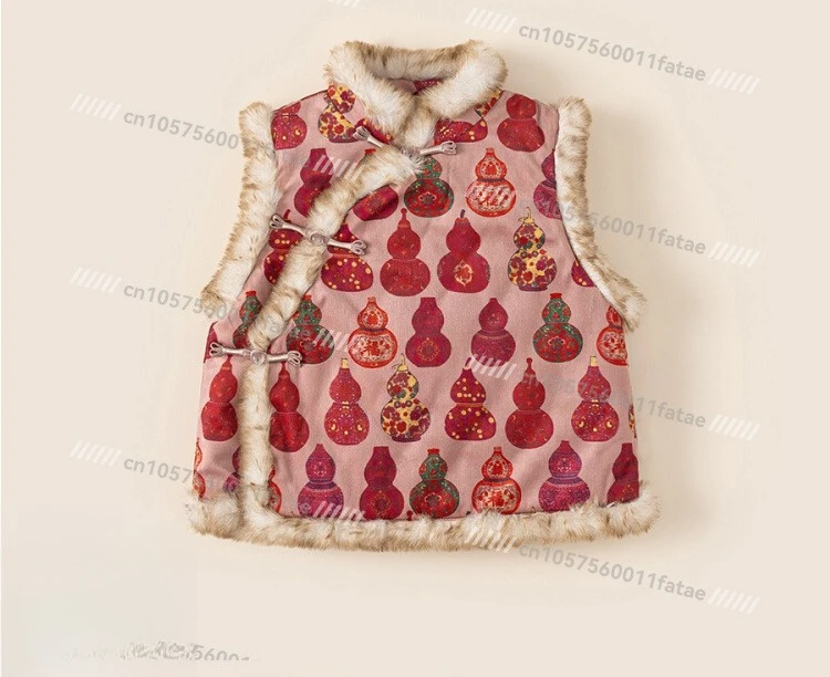 

New Year's greetings, a new padded children's first birthday dress in winter