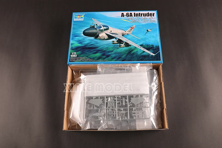 ชุดโมเดลเครื่องบินประกอบพลาสติก Trumpeter รุ่น 01640 Grumman A-6A Intruder ขนาด 1/72