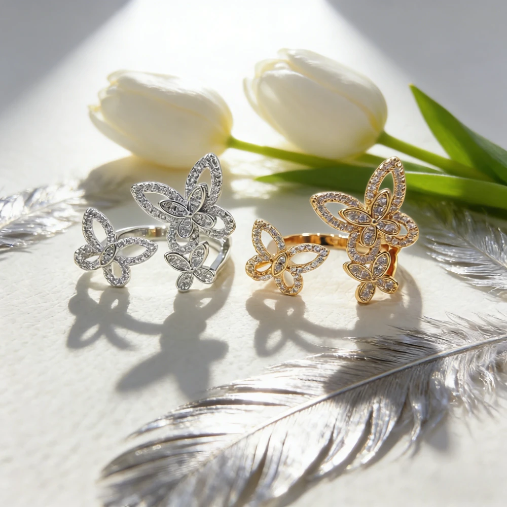 

Модное кольцо с романтическим цирконом и резьбой в виде цветов 2026, с тремя узорами бабочек для женщин, подарок на помолвку