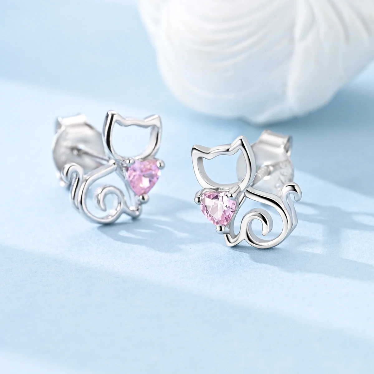 

Новые серьги-гвоздики из стерлингового серебра 925 пробы с изображением кошки и сердца для женщин и девушек, изысканные ювелирные украшения, модные, роскошные, на годовщину