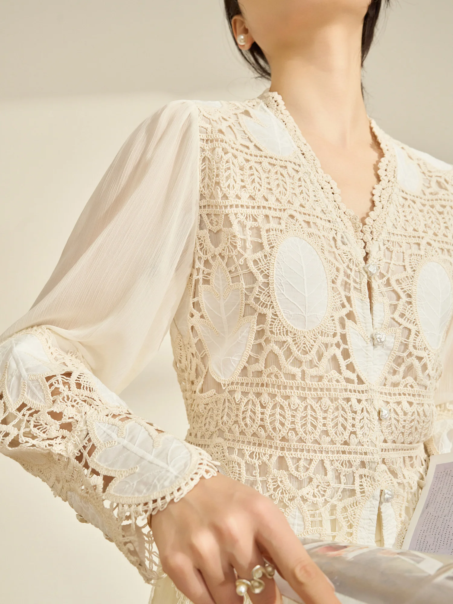 

Flowing Era Heavy Industry Lace Hollow out Shirt Women's New 2026 Elegant Spring Fashion Simple Style Loose Fit Long Sleeve V...