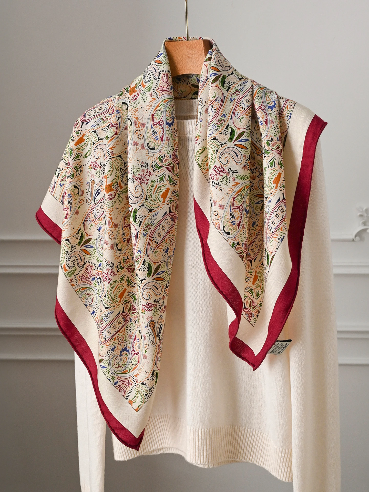 Elegant-foulard-en-soie-grande-taille-fin-pour-l'ete-ideal-pour-les-pieces-climatisees-nouveau-modele-2026-double-face-en-laine-motif-floral-decoratif-pour-femme