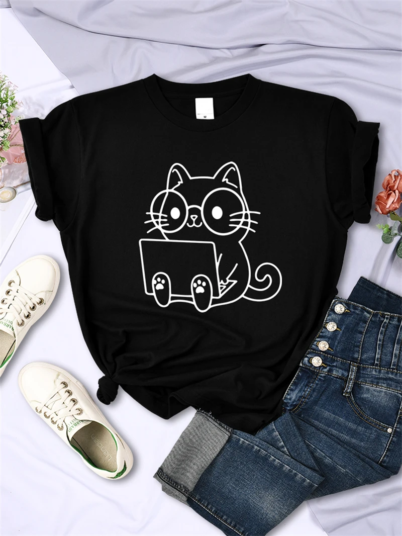 

Careful Study Of Work Cat Sketches Women T-Shirt Personality Trend Casual Tee Clothing Street Creative Tops Female Short Sleeve