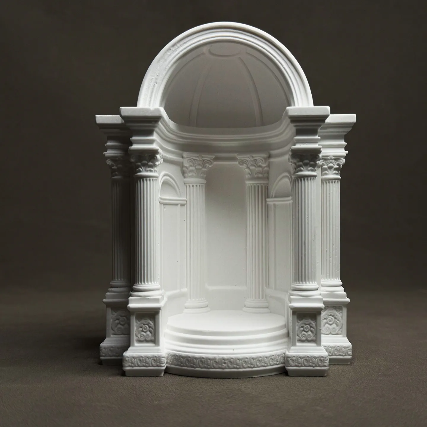 Plaster European classical architectural model, white dome, column design, desktop ornaments, and decorations
