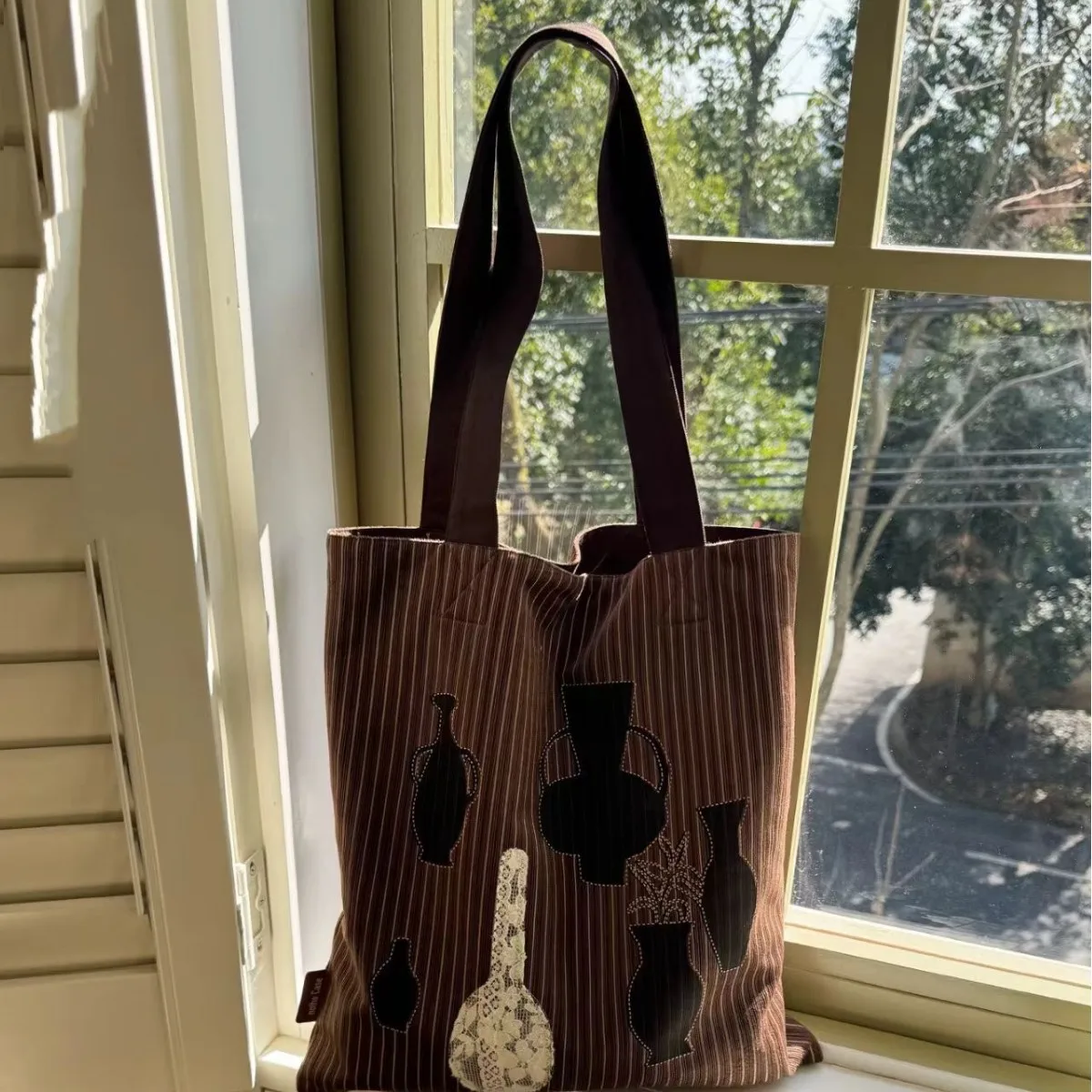 

Simple New Chinese Vase Embroidered Canvas Bag Lightweight Niche Literary One-shoulder Portable Shopping Storage Bag