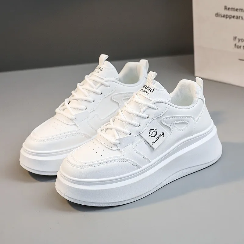 Zapatos gruesos vulcanizados para mujer, zapatillas cómodas que combinan con todo, zapatos blancos pequeños con cordones, zapatillas de plataforma para correr, Primavera, nuevo