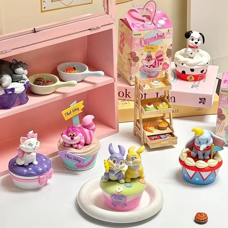 MINISO boneka asli ornamen meja mainan hadiah Natal Hari Anak kotak misteri seri Cupcake lucu kotak buta karakter Disney