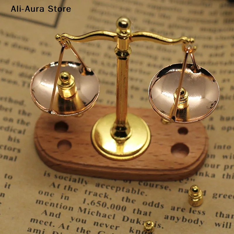 1 pièce Mini balance vintage décorative, accessoire miniature, modèle de balance de la justice antique, décoration de maison exquise, cadeau pour enfants