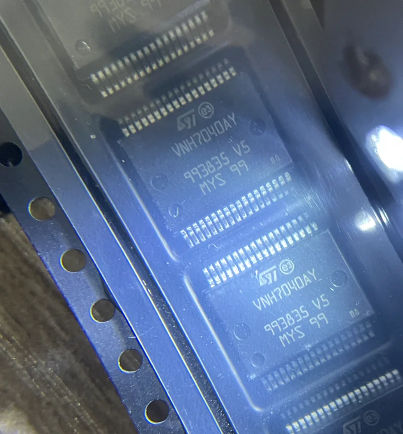 

VNH7040AYTR SSOP36 (1 шт.) 100% оригинальный новый качественный