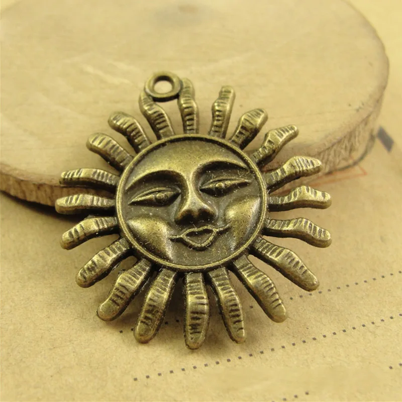 REGELIN Antique Bronze/silver color Dark Souls Solaire Of Astora Sun Pendant Zinc Alloy Charms Magic Sun Diy jewelry accessories