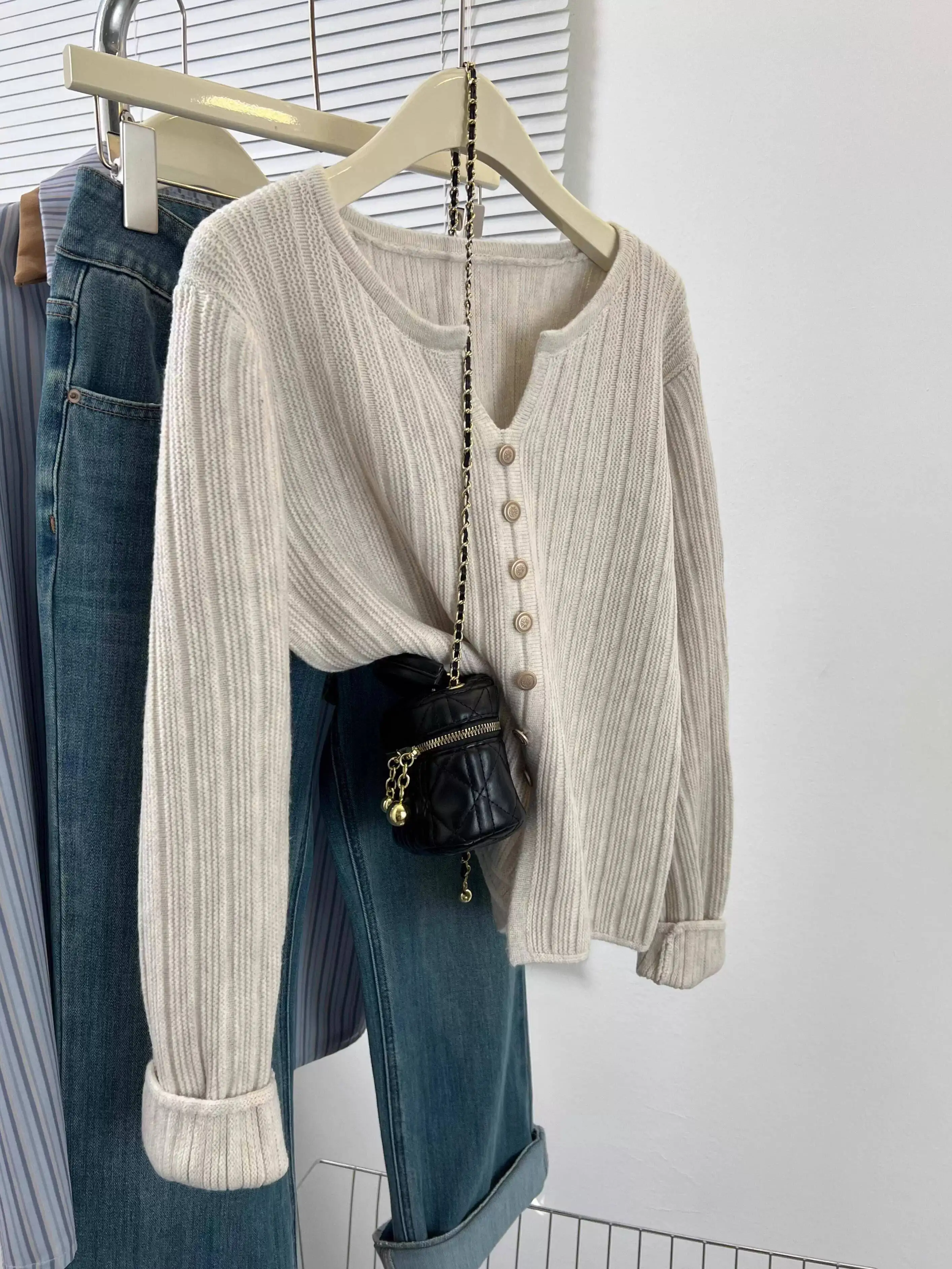 

Осень-зима 2025 г., женский свитер, кардиган, новый женский свитер с v-образным вырезом, обычный слой на плечах, миниатюрный вязаный топ