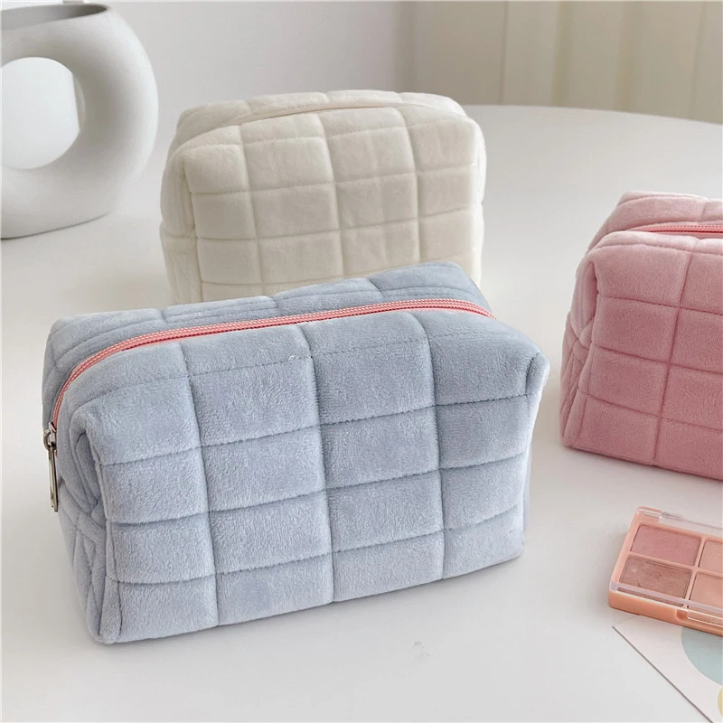 1 Pc Cute Fur Makeup Bag for Women Zipper Large Solid Color Cosmetic Bag Travel Make Up Toiletry Bag Washing Pouch