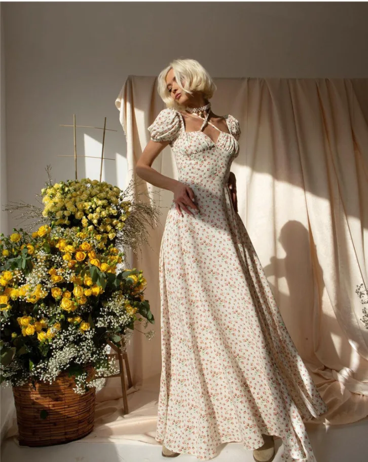 فستان طويل أنيق مطبوع عليه زهور وأكمام فقاعية ورقبة على شكل حرف V للنساء على طراز الشارع بخصر عالٍ وأكمام قصيرة