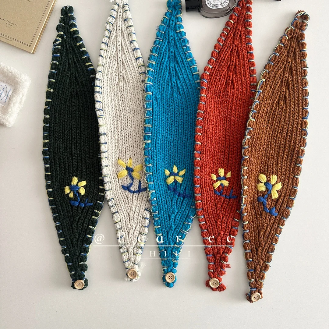 

Корейские Ins ручной работы с крючком и цветком в этническом стиле, шерстяная повязка на голову в стиле ретро с маленьким цветком, нишевый дизайн, теплые вязаные наушники для родителей и детей