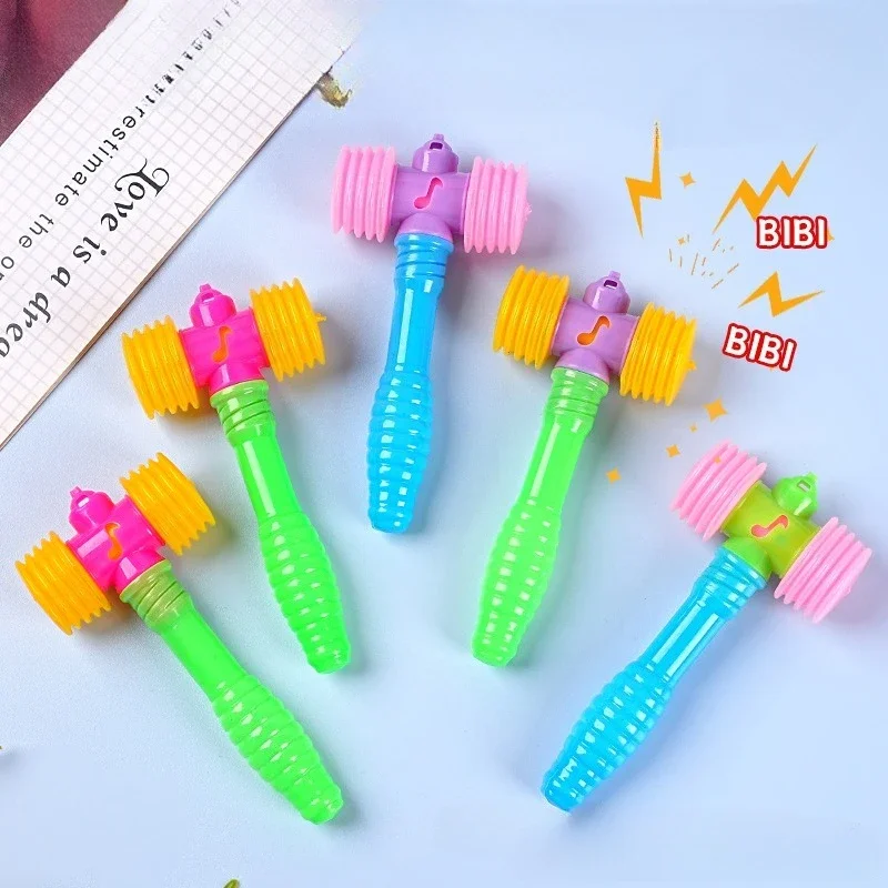 Игрушка-свисток случайного цвета для маленьких детей, молоток, развивающая игрушка, свистки, музыкальный инструмент, форма молотка, вокальный стук, подарок