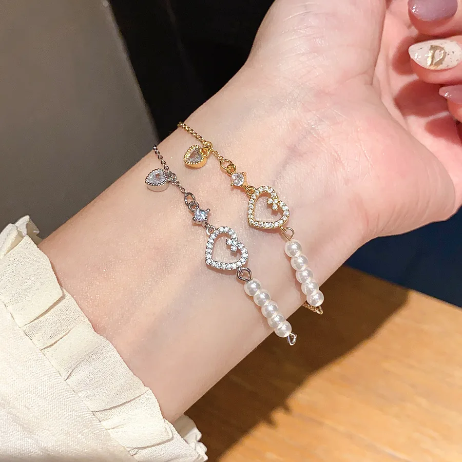 

Glamorous Heart Pendant Bracelet with Shiny Zircon & Lustrous Pearl - Perfect for Office, Date Night & Special Occasions