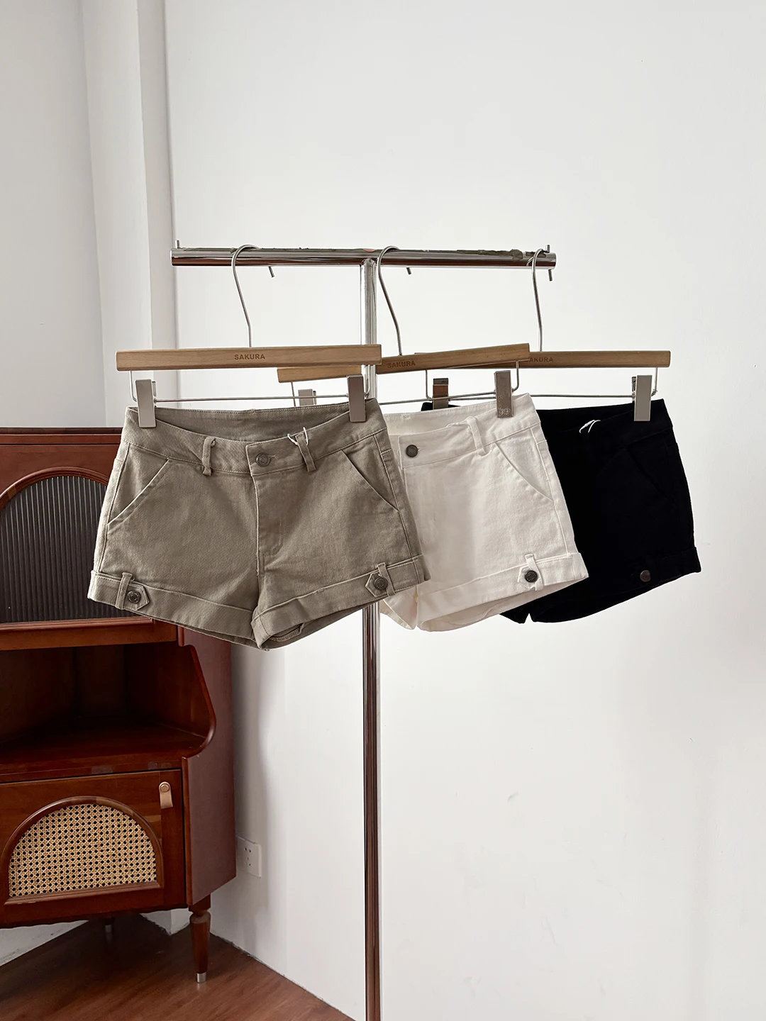 Low Waist Flared Hem Casual Shorts Women's Summer 2026 New Korean Fashion Outdoor Wear Slimming Butt Lifting A-Line Hot Pants