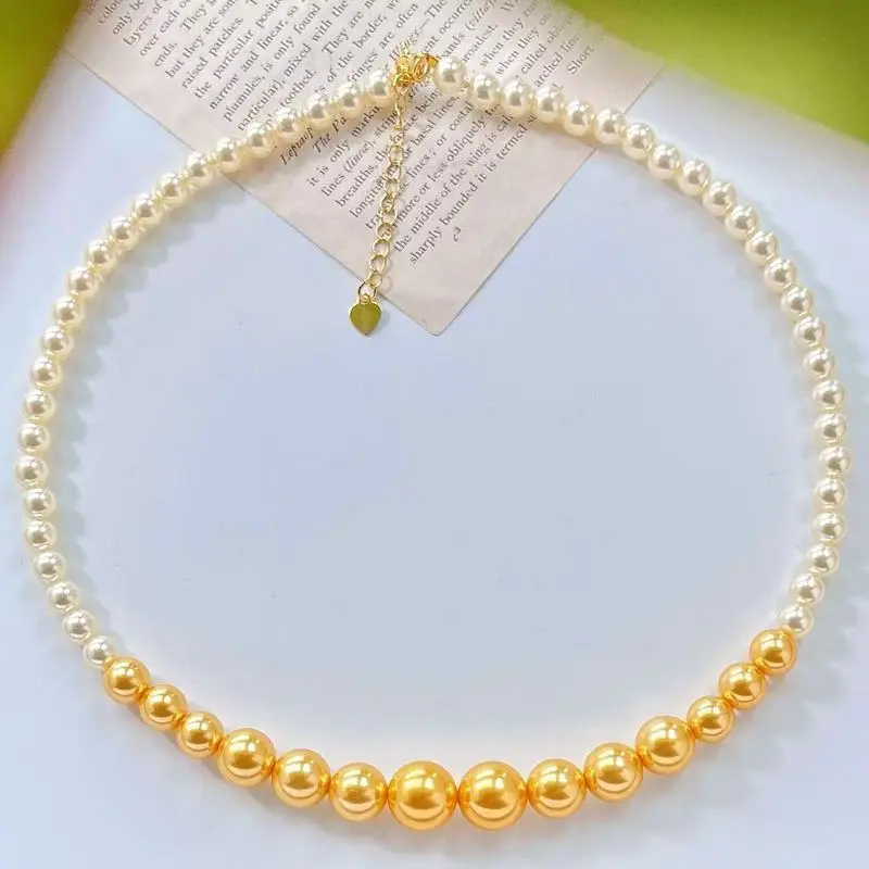High-quality shimmering shell pearl necklace with a gradient color effect designed as a smiley face clavicle chain for women