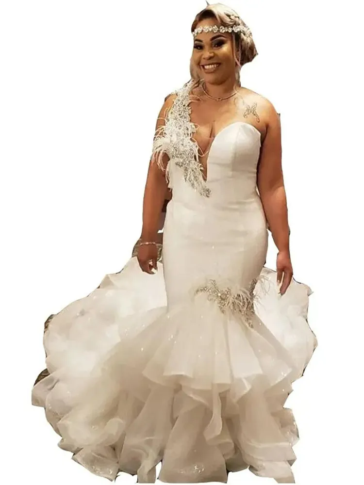 Maßgeschneiderte gut Design Feder Schulter Afrika Meerjungfrau Hochzeitskleid Robe De Marriage Organza abgestufte Rüschen Brautkleider