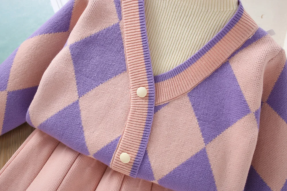 Herbst und Winter neue Mädchen Pullover Set koreanische kurze gestrickte kleine Duft zweiteilige Set Mädchen Baby Vintage Checker Strick-Set – Detail 6