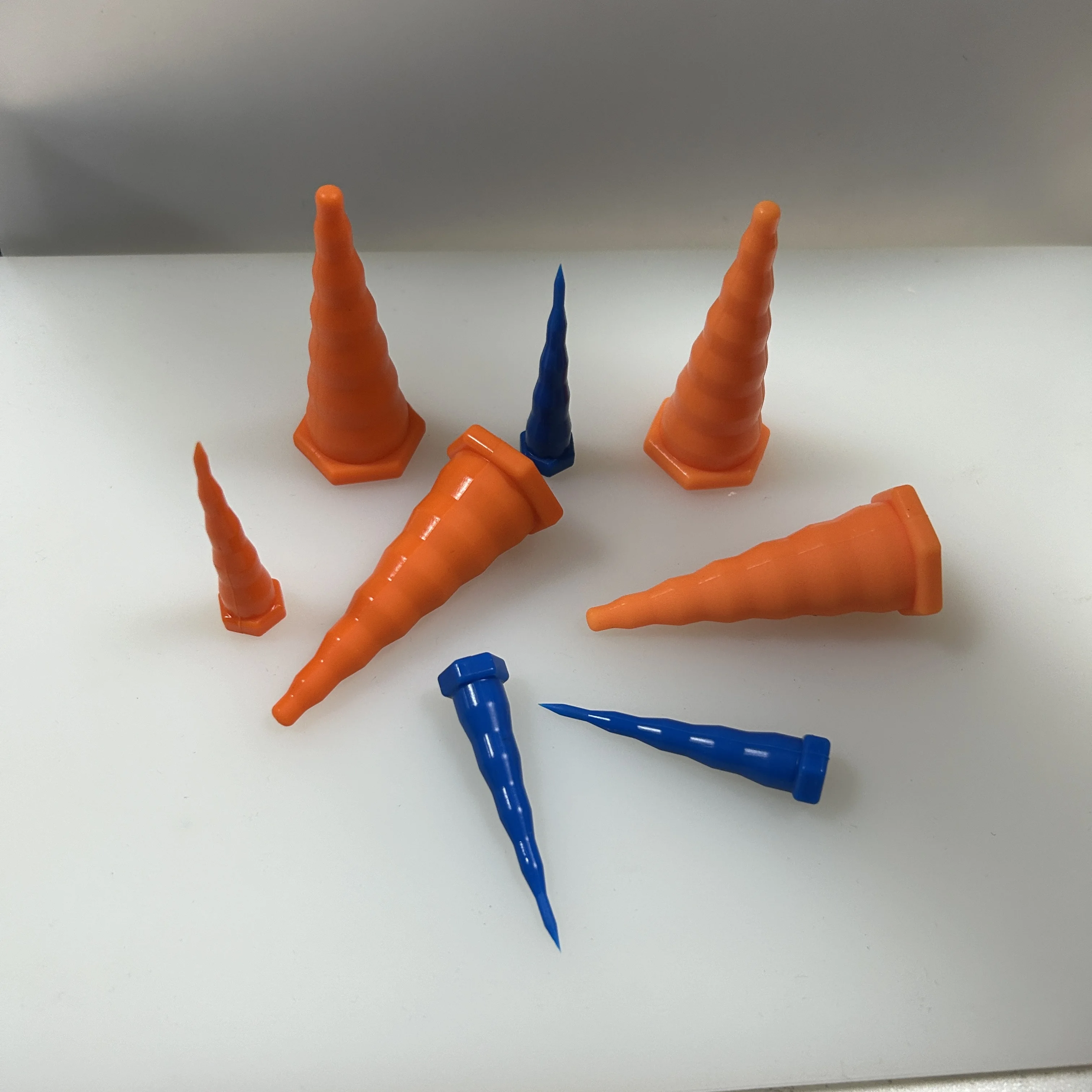 قابس خدمة الزيت الهيدروليكي كبير متوسط وصغير متعدد القطع من السيليكون مجموعة سدادة خرطوم مضادة للتنقيط، 3 مقاسات (برتقالي)