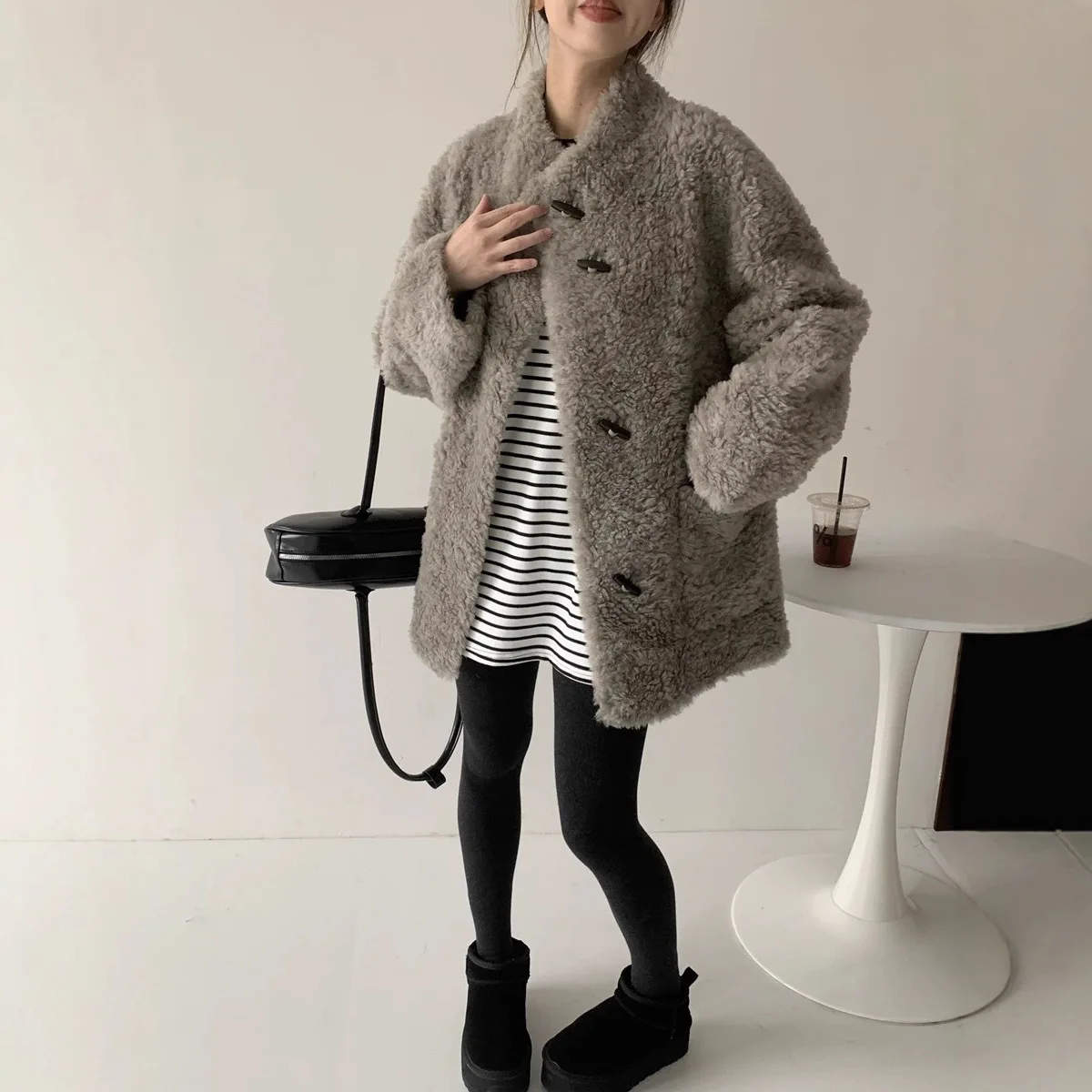 

Зимняя новая меховая шуба из овечьей шерсти на пуговицах с коровьим рогом для женщин, средний и длинный стиль