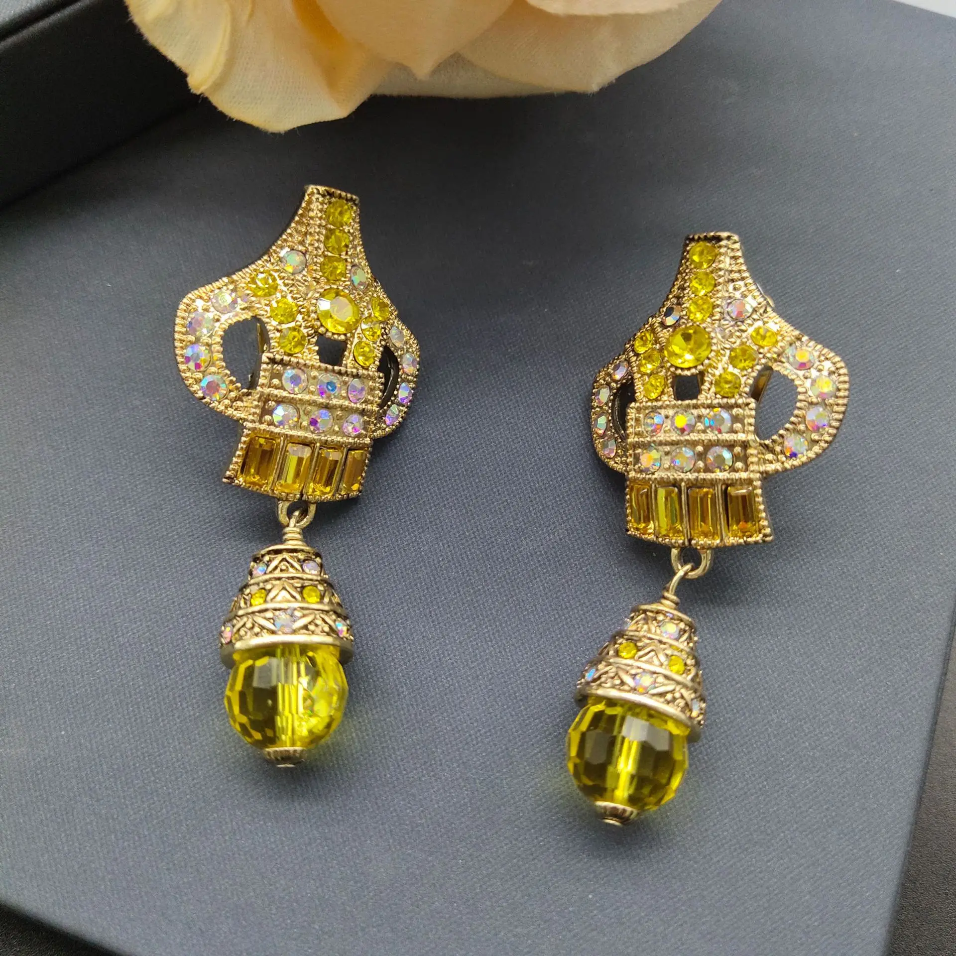 

Vintage Yellow Stone Zircon Cutout Drop Earrings For Women Jewelry Runway Party T Show Fancy Trendy Boho INS Japan Korea