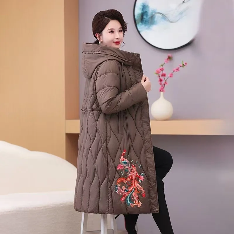 سترة شتوية بقلنسوة لعام 2025 سترة نسائية جديدة دافئة سترة عصرية من القطن للنساء معطف طويل بمزاج نحيف معطف نسائي