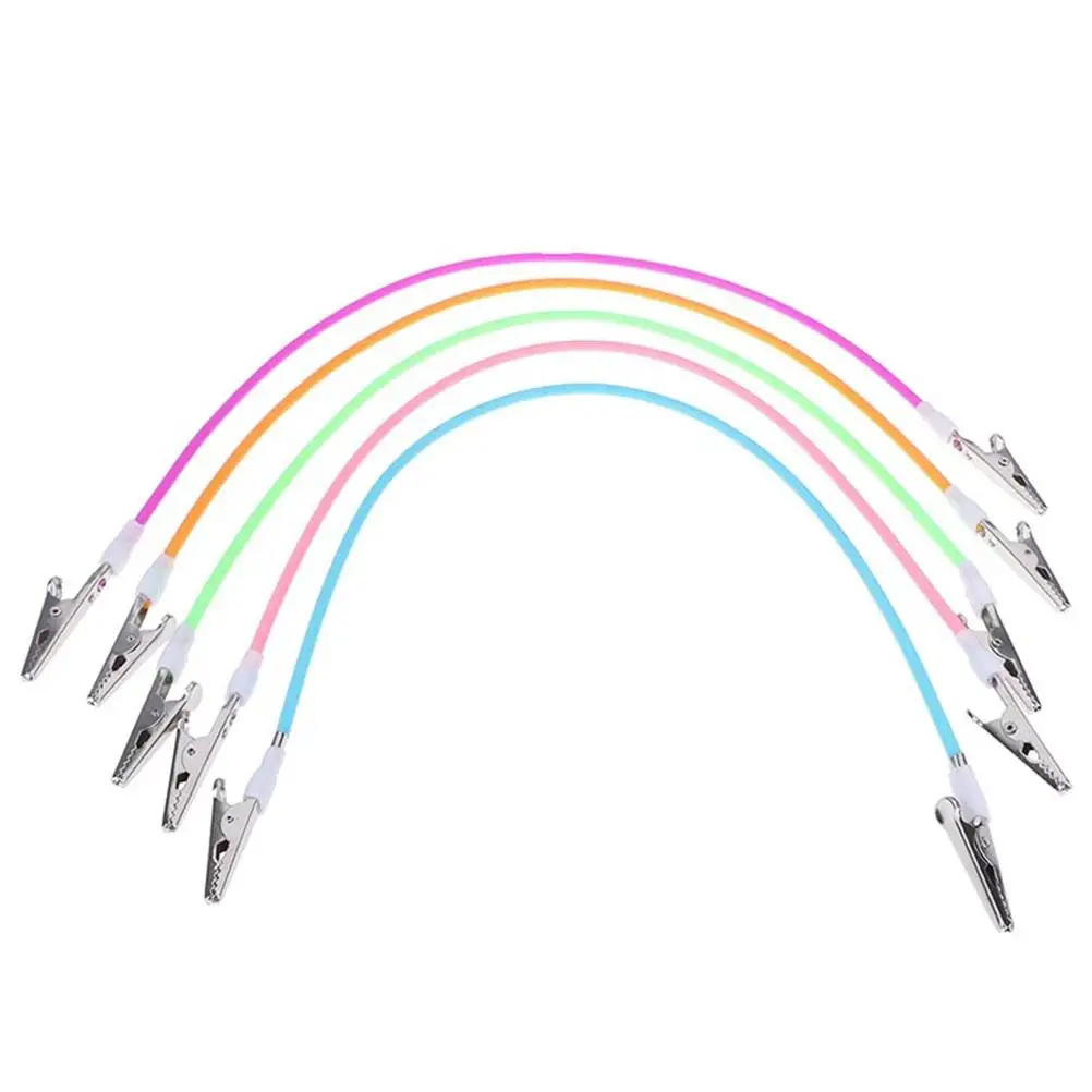 スカーフクリップ 弾性ソフト 折りたたみ式 ランダムカラー ナプキンをよだれかけに変える 子供 大人 高齢者 歯科用 ナプキンよだれかけホルダー