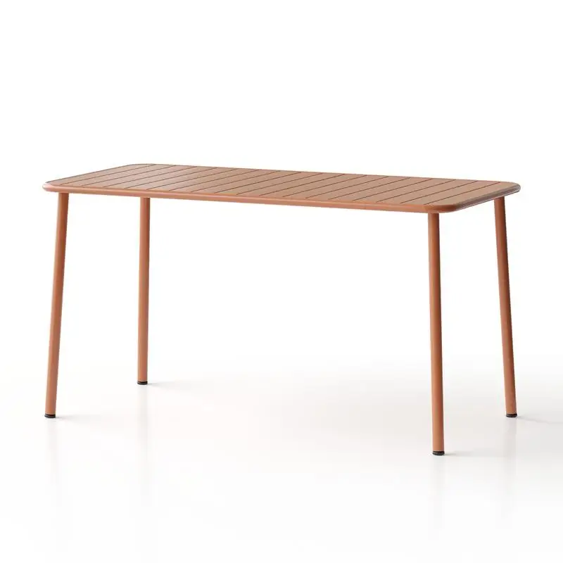 

Красный длинный обеденный стол на открытом воздухе для балкона во дворе виллы - простой, водонепроницаемый садовый стол для отдыха