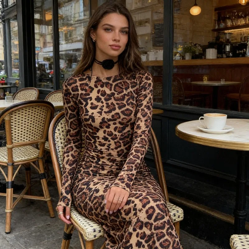 เดรสแฟชั่นสปริง/ออทัมน์ คอลเลคชั่นใหม่สำหรับผู้หญิง คอกลม แขนยาว ดีไซน์เซ็กซี่ สไตล์สตรีท ลายเสือดาว ทรงเข้ารูป กระชับสะโพก