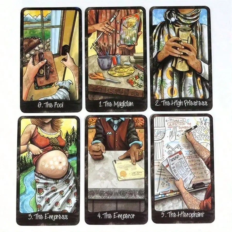 Carte de tarot hors de la main pour jeu de révélation de fortune, jeu de rassemblement de fête
