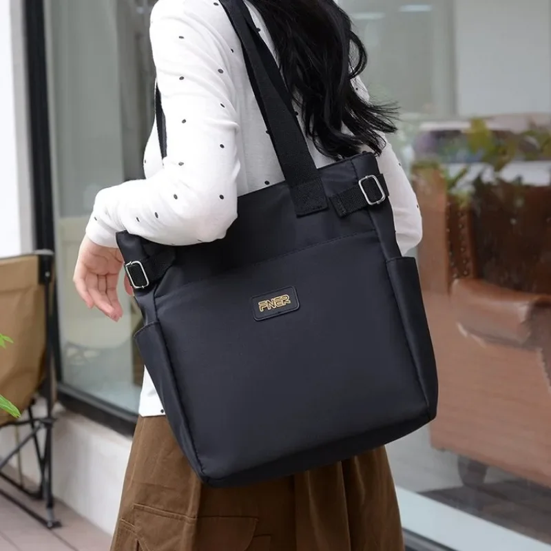 

Elegant Leather Tote Bag For Women By Famous Designer Luxury Brand - Popular Classic Messenger Handbags Ladies