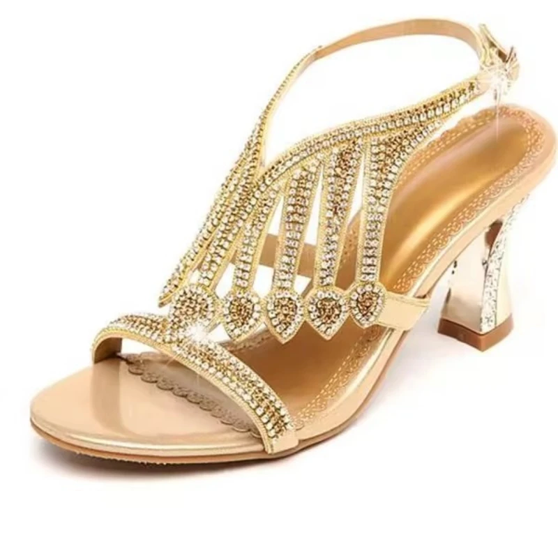 

Модные женские летние туфли-сандалии на танкетке с кисточками, стразами и кристаллами, с вырезами, большие размеры 33-41, коллекция 2025 года