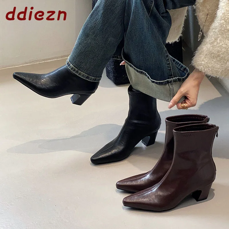 Neue Damenschuhe mit quadratischem Absatz, kurze, moderne Stiefeletten mit Reißverschluss, modische spitze Damenschuhe, Damen-Knöchelstiefel.